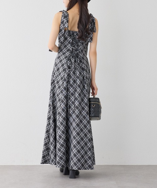 one after another NICE CLAUP(ワンアフターアナザーナイスクラップ)の「新色追加【WEB限定商品】マイナス5キロ見え/バックレースアップキャミワンピース(ワンピース・レディース・ブラウン系その他/ブラック系その他/ブラック・LARGE/MEDIUM)」の15枚目の写真