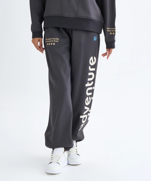 BILLABONG(ビラボン)の「BILLABONG レディース ADIV SWEAT JOGGER PA セットアップボトムス 【2025年秋冬モデル】 @autumn/ビラボン防風・撥水スウェットパンツ(SET UP・セットアップ可能アイテム・空港コーデ)(スウェットパンツ・レディース・アイボリー/ブラック系その他・MEDIUM/LARGE)」の12枚目の写真