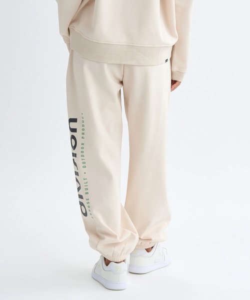 BILLABONG(ビラボン)の「BILLABONG レディース ADIV SWEAT JOGGER PA セットアップボトムス 【2025年秋冬モデル】 @autumn/ビラボン防風・撥水スウェットパンツ(SET UP・セットアップ可能アイテム・空港コーデ)(スウェットパンツ・レディース・アイボリー/ブラック系その他・MEDIUM/LARGE)」の17枚目の写真