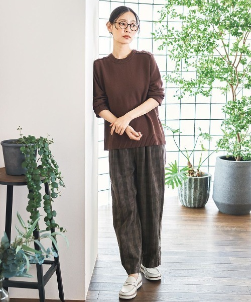 and myera（アンド マイラ）の「ａｎｄ　ｍｙｅｒａ　ニットで作ったトレーナー（ニット/セーター・レディース・ブラウン/グリーン/ネイビー・S）」の4枚目の写真