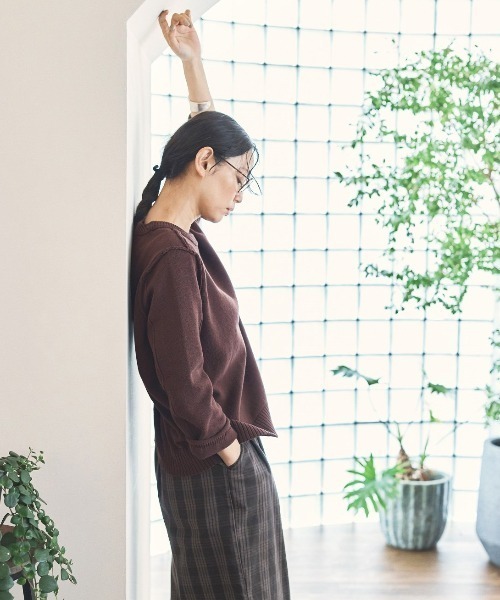 and myera（アンド マイラ）の「ａｎｄ　ｍｙｅｒａ　ニットで作ったトレーナー（ニット/セーター・レディース・ブラウン/グリーン/ネイビー・S）」の5枚目の写真
