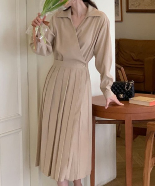 FREE STYLISTS(フリー スタイリスト)の「YUGA_YGMC Pleated long dress(ワンピース・レディース・ベージュ/ブラック・FREE)」の2枚目の写真