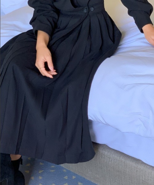 FREE STYLISTS(フリー スタイリスト)の「YUGA_YGMC Pleated long dress(ワンピース・レディース・ベージュ/ブラック・FREE)」の7枚目の写真