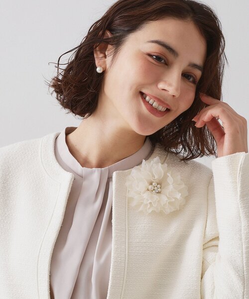 OPAQUE.CLIP（オペークドットクリップ）の「オーガンジーフラワーコサージュ（ブローチ/コサージュ・レディース・ベージュ・00）」の4枚目の写真