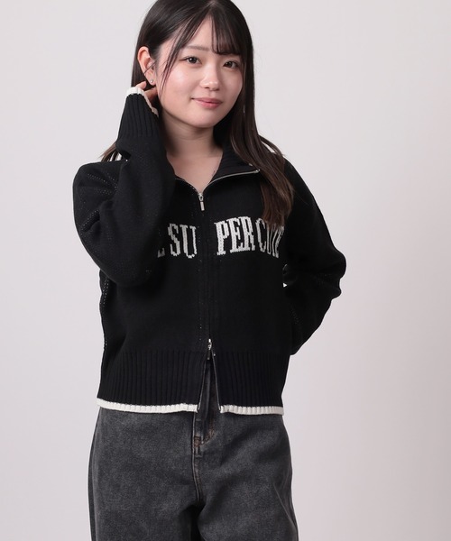 SlashDate(スラッシュデイト)の「【96】ダブルジップ ジャガード ショート丈 ロゴニット(ニット/セーター・レディース・ブラック/ボルドー・M/L)」の3枚目の写真