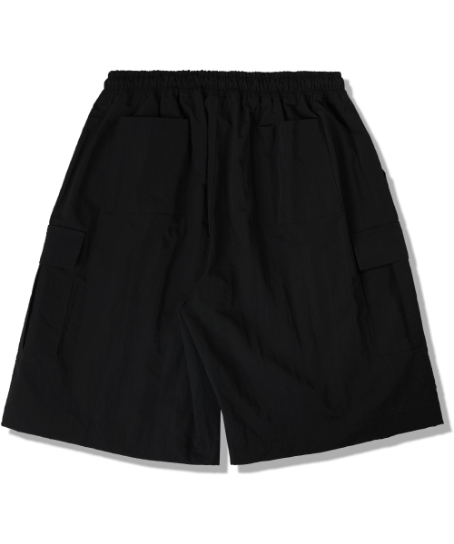 GUBIN（グビン）の「[シーズンオフ] パッチポイントナイロンカーゴハーフパンツ - ブラック（その他パンツ・メンズ・その他・MEDIUM/LARGE）」の2枚目の写真