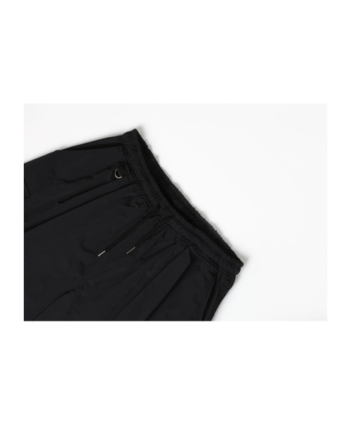 GUBIN（グビン）の「[シーズンオフ] パッチポイントナイロンカーゴハーフパンツ - ブラック（その他パンツ・メンズ・その他・MEDIUM/LARGE）」の3枚目の写真