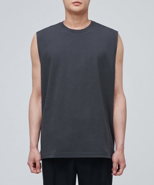 MUSINSA STANDARD（ムシンサスタンダード）の「リラックスドスリーブレストップ [ダークグレー]（Tシャツ/カットソー・メンズ・その他・MEDIUM/LARGE/X-LARGE/XX-LARGE/XXX-LARGE/SMALL）」の2枚目の写真