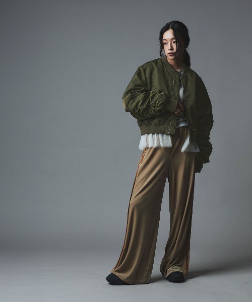 W:Huku(フーク)の「【W:Huku / ナイロンオックス】キルティング MA-1 / Nylon Oxford Quilted MA-1(MA-1・レディース・ブラック/ライトベージュ/カーキ・FREE)」の4枚目の写真