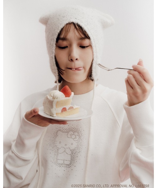 FURFUR（ファーファー）の「【WEB・一部店舗限定カラー】HELLO KITTYクリスタルスウェット（スウェット・レディース・ブラック/ライトピンク/サックスブルー/ホワイト・F）」の8枚目の写真