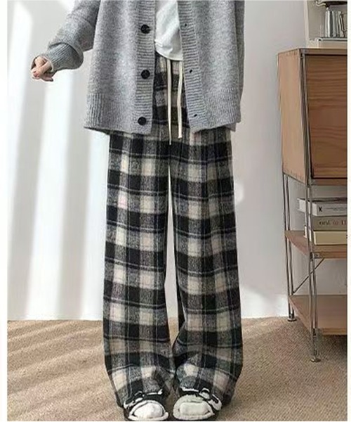 AsheKsha（アシクシャ）の「【新作】厚手のゆったりチェック柄パンツ（その他パンツ・レディース・ブラック×ホワイト・M/S）」の2枚目の写真