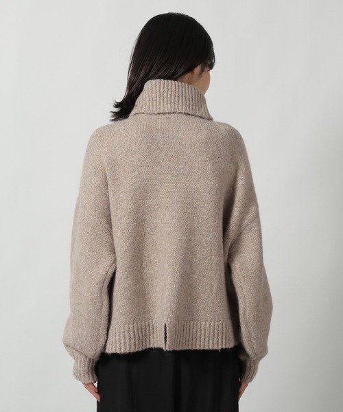 LAKOLE（ラコレ）の「タートルネックニットプルオーバー / 622320（ニット/セーター・レディース・レッド/チャコール/ベージュ・FREE）」の13枚目の写真