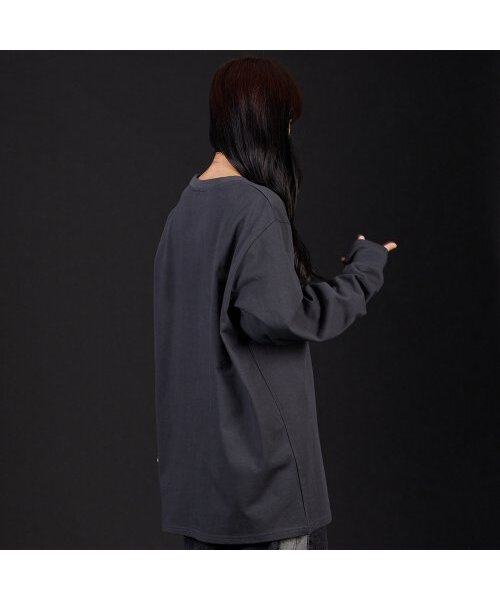 ASTRAL PROJECTION(アストラルプロジェクション)の「ビッグロゴオーバーサイズロングスリーブTシャツ_チャコール(Tシャツ/カットソー・メンズ・その他・MEDIUM/LARGE/X-LARGE)」の6枚目の写真