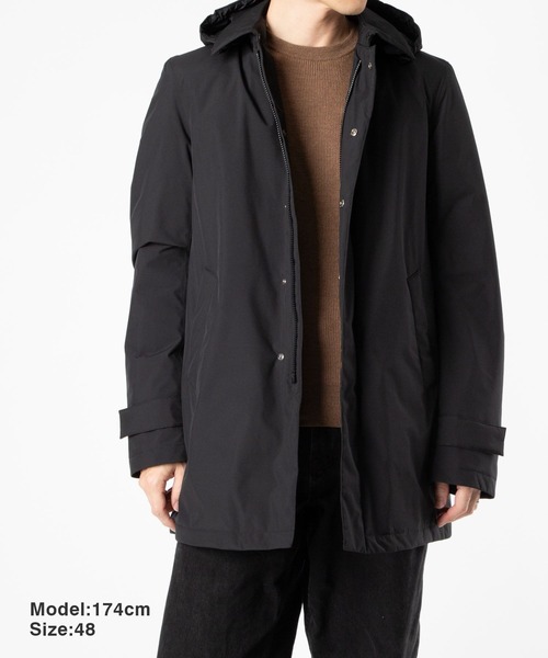 HERNO(ヘルノ)の「HERNO 2 LAYER PROMETEO DOWN BALMACAAN COAT ヘルノ 2レイヤー プロメテオ ダウン ステンカラーコート(ダウンジャケット/コート・メンズ・ブラック・50/48/52/46)」の3枚目の写真