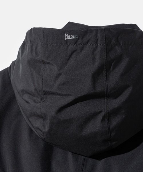 HERNO(ヘルノ)の「HERNO 2 LAYER PROMETEO DOWN BALMACAAN COAT ヘルノ 2レイヤー プロメテオ ダウン ステンカラーコート(ダウンジャケット/コート・メンズ・ブラック・50/48/52/46)」の13枚目の写真