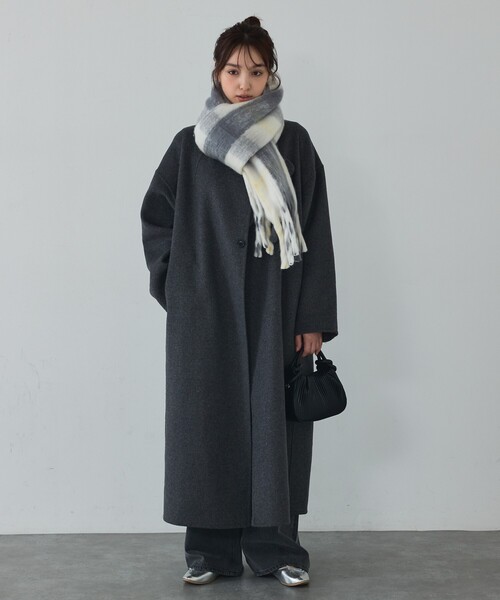 abahouse mavie（アバハウスマヴィ）の「【体型カバー】ノーカラーロングコート/冬服/長袖/フォーマル/セミオケ/ウール混（ノーカラーコート・レディース・チャコールグレー/ブラック・38/36）」の4枚目の写真