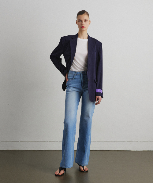 AHRE(アフレ)の「ESSENTIAL BOOTCUT DENIM PANTS_Light blue(デニムパンツ・レディース・その他・SMALL/MEDIUM/LARGE)」の4枚目の写真