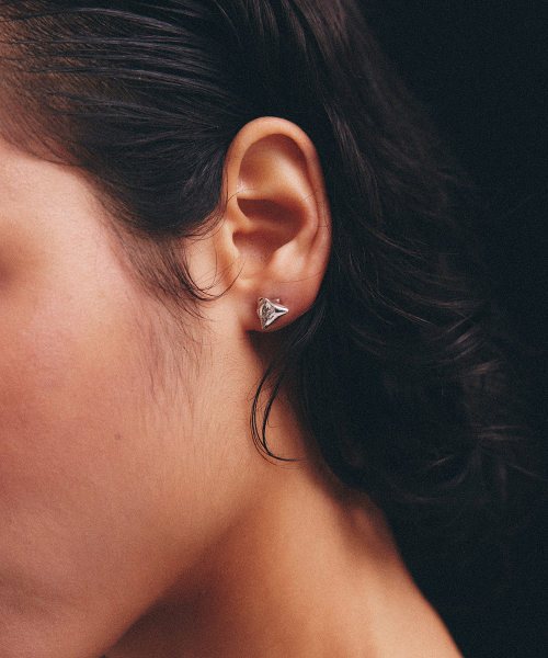 LOWOOL（ロウル）の「Silver struggle earrings（ピアス（両耳用）・レディース・その他・FREE）」の3枚目の写真