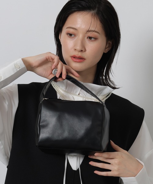 LAKOLE(ラコレ)の「ソフトスクエアミニ2WAYショルダーバッグ2 / 635584(ショルダーバッグ・レディース・オフホワイト/ダークブルー/ブラック・FREE)」の3枚目の写真