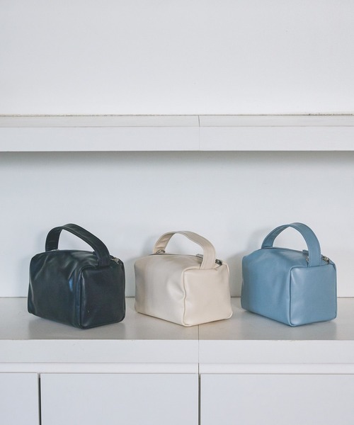 LAKOLE(ラコレ)の「ソフトスクエアミニ2WAYショルダーバッグ2 / 635584(ショルダーバッグ・レディース・オフホワイト/ダークブルー/ブラック・FREE)」の6枚目の写真