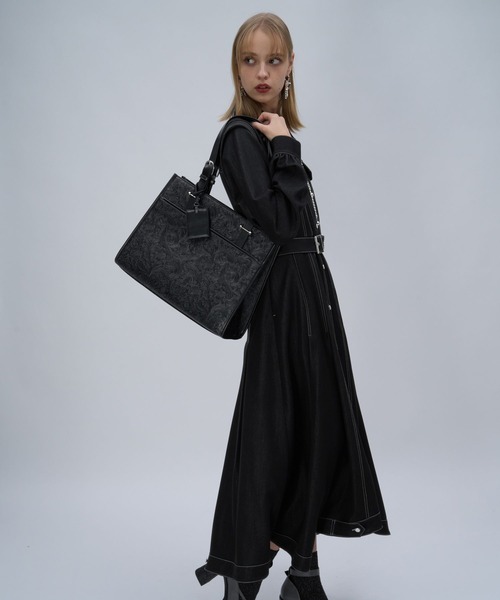 HARE（ハレ）の「FlowerエンボスBIGバッグ(HARE)（トートバッグ・レディース・グレー/ブラック・FREE）」の4枚目の写真