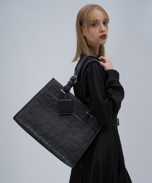 HARE（ハレ）の「FlowerエンボスBIGバッグ(HARE)（トートバッグ・レディース・グレー/ブラック・FREE）」の5枚目の写真