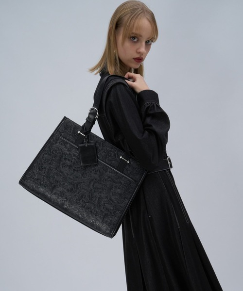 HARE（ハレ）の「FlowerエンボスBIGバッグ(HARE)（トートバッグ・レディース・グレー/ブラック・FREE）」の6枚目の写真