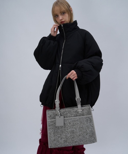 HARE（ハレ）の「FlowerエンボスBIGバッグ(HARE)（トートバッグ・レディース・グレー/ブラック・FREE）」の9枚目の写真