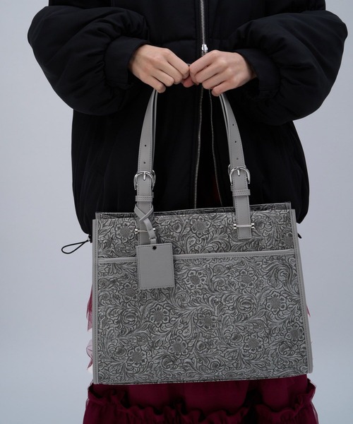 HARE（ハレ）の「FlowerエンボスBIGバッグ(HARE)（トートバッグ・レディース・グレー/ブラック・FREE）」の11枚目の写真