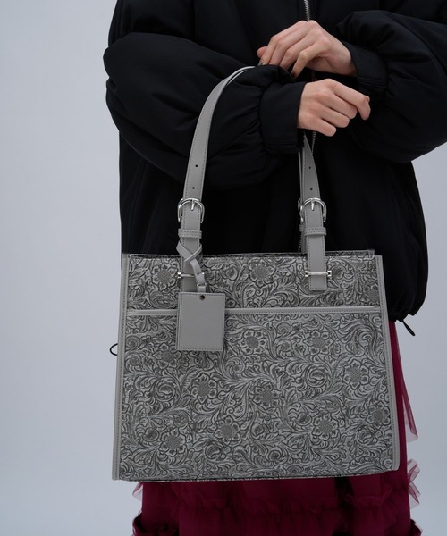 HARE（ハレ）の「FlowerエンボスBIGバッグ(HARE)（トートバッグ・レディース・グレー/ブラック・FREE）」の12枚目の写真