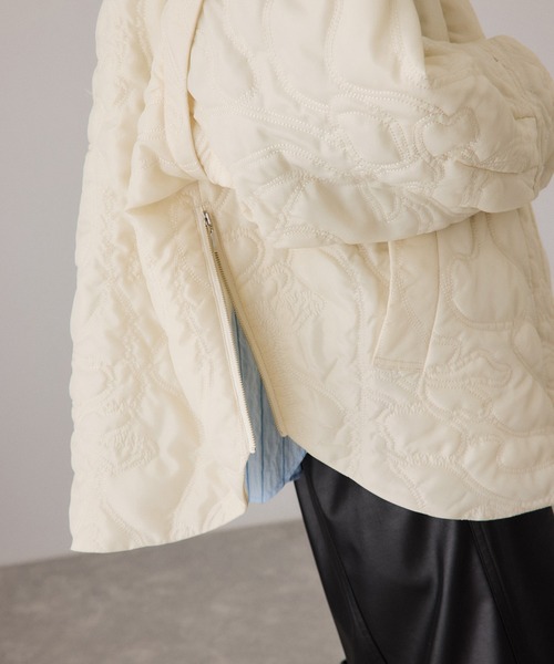 ADAM ET ROPE'(アダムエロペ)の「2WAYキルティングシャツジャケット(ブルゾン・レディース・オフホワイト/ブラック・FREE)」の14枚目の写真