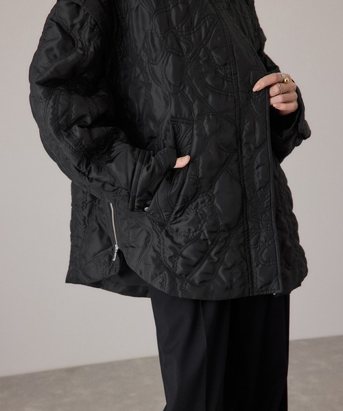 ADAM ET ROPE'(アダムエロペ)の「2WAYキルティングシャツジャケット(ブルゾン・レディース・オフホワイト/ブラック・FREE)」の22枚目の写真