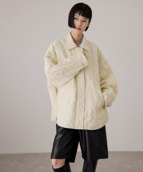 ADAM ET ROPE'(アダムエロペ)の「2WAYキルティングシャツジャケット(ブルゾン・レディース・オフホワイト/ブラック・FREE)」の6枚目の写真