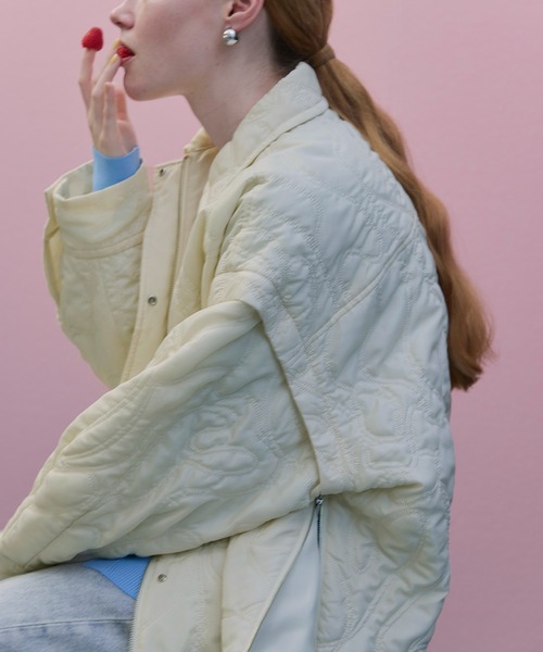 ADAM ET ROPE'(アダムエロペ)の「2WAYキルティングシャツジャケット(ブルゾン・レディース・オフホワイト/ブラック・FREE)」の5枚目の写真