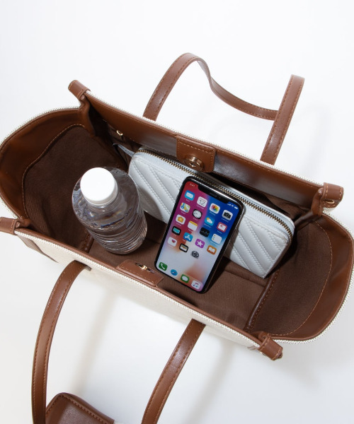 cache cache(カシュ カシュ)の「カシュカシュ cachecache / ミニポーチ付エルガリートート(トートバッグ・レディース・キャメル/ブラック・FREE)」の6枚目の写真
