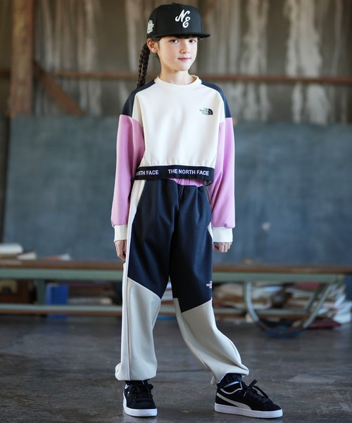 THE NORTH FACE(ザノースフェイス)の「THE NORTH FACE ザ・ノース・フェイス ショート スウェットクルー NTJ12602(スウェット・キッズ・グレー×サックスブルー/オフホワイト・130cm/140cm/150cm/160cm)」の5枚目の写真