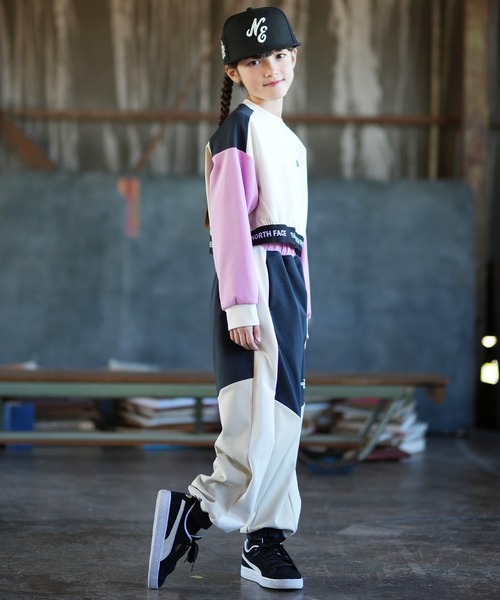 THE NORTH FACE(ザノースフェイス)の「THE NORTH FACE ザ・ノース・フェイス ショート スウェットクルー NTJ12602(スウェット・キッズ・グレー×サックスブルー/オフホワイト・130cm/140cm/150cm/160cm)」の7枚目の写真