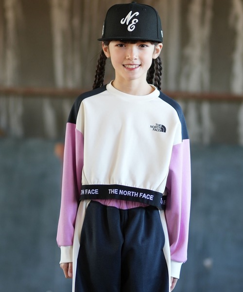 THE NORTH FACE(ザノースフェイス)の「THE NORTH FACE ザ・ノース・フェイス ショート スウェットクルー NTJ12602(スウェット・キッズ・グレー×サックスブルー/オフホワイト・130cm/140cm/150cm/160cm)」の3枚目の写真