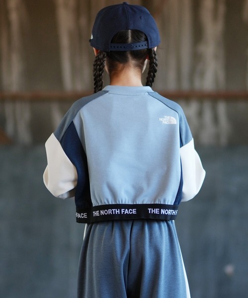 THE NORTH FACE(ザノースフェイス)の「THE NORTH FACE ザ・ノース・フェイス ショート スウェットクルー NTJ12602(スウェット・キッズ・グレー×サックスブルー/オフホワイト・130cm/140cm/150cm/160cm)」の9枚目の写真