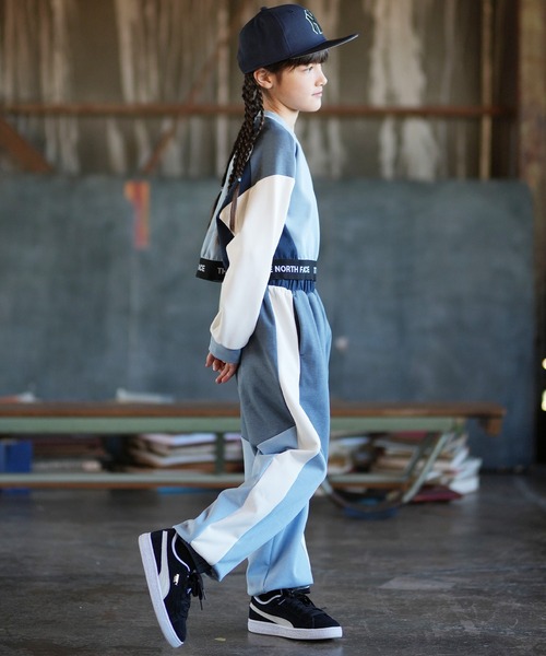 THE NORTH FACE(ザノースフェイス)の「THE NORTH FACE ザ・ノース・フェイス ショート スウェットクルー NTJ12602(スウェット・キッズ・グレー×サックスブルー/オフホワイト・130cm/140cm/150cm/160cm)」の12枚目の写真