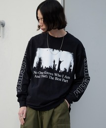PLEASURES | PLEASURES/プレジャーズ INCOGNITO LONG SLEEVE グラフィックデザイン ロングスリーブ Tシャツ 2026年春夏(Tシャツ/カットソー)