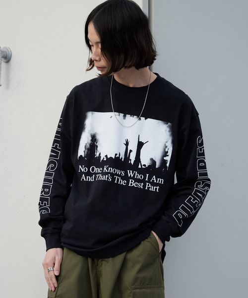 PLEASURES(プレジャー)の「PLEASURES/プレジャーズ INCOGNITO LONG SLEEVE グラフィックデザイン ロングスリーブ Tシャツ 2026年春夏(Tシャツ/カットソー・メンズ・ブラック・M/L/XL)」の1枚目の写真