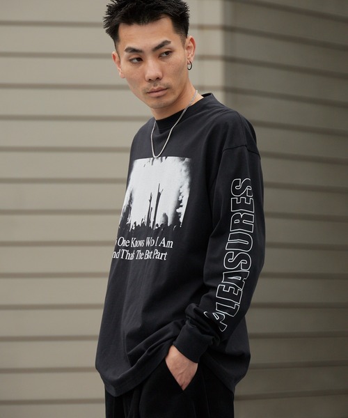 PLEASURES(プレジャー)の「PLEASURES/プレジャーズ INCOGNITO LONG SLEEVE グラフィックデザイン ロングスリーブ Tシャツ 2026年春夏(Tシャツ/カットソー・メンズ・ブラック・M/L/XL)」の7枚目の写真