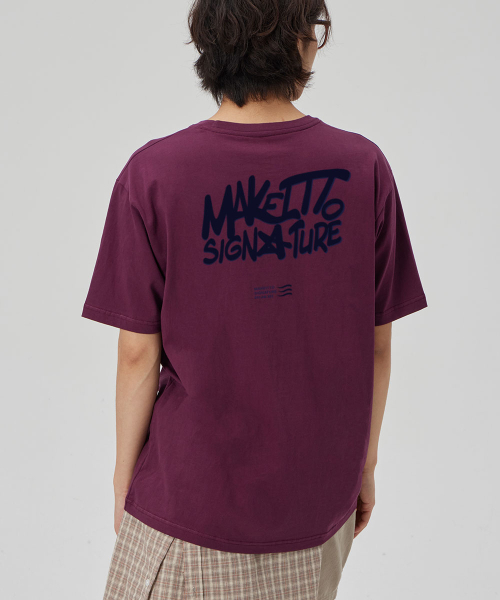 MAKEITTO（メイキット）の「[GRAFFITI2 LOGO] CREW NECK TEE_WINE（Tシャツ/カットソー・メンズ・その他・M/L/XL/XXL）」の4枚目の写真