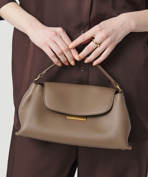 tov（トーヴ）の「＜TOV＞SOUFFLE バッグ S（ハンドバッグ・レディース・ブラック/ブラウン系・FREE）」の4枚目の写真