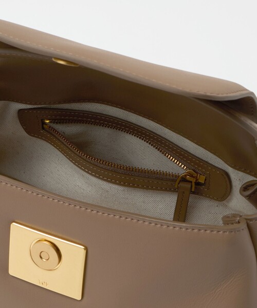 tov（トーヴ）の「＜TOV＞SOUFFLE バッグ S（ハンドバッグ・レディース・ブラック/ブラウン系・FREE）」の15枚目の写真