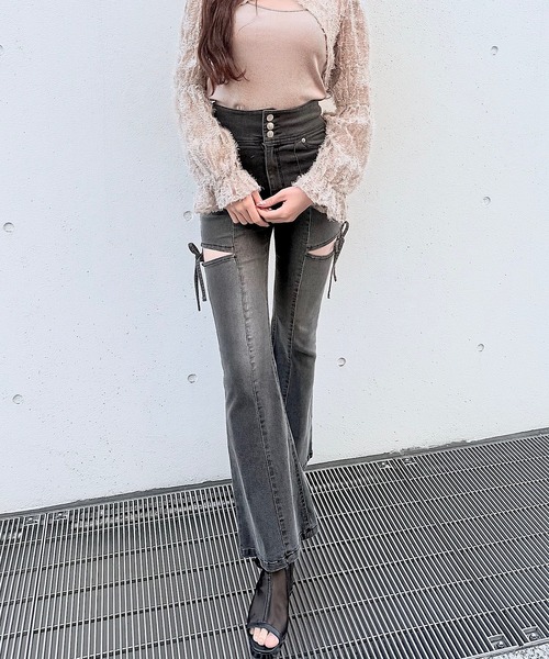 NOMAE（ノーマエ）の「サイドリボンフレアデニム（デニムパンツ・レディース・ブルー/ブラック・MEDIUM/SMALL）」の4枚目の写真