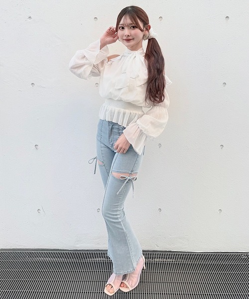 NOMAE（ノーマエ）の「サイドリボンフレアデニム（デニムパンツ・レディース・ブルー/ブラック・MEDIUM/SMALL）」の13枚目の写真