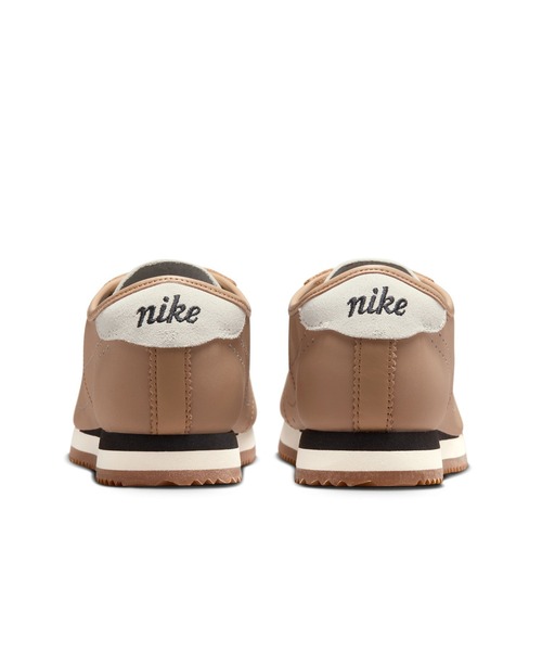 NIKE(ナイキ)の「NIKE W CORTEZ LT HQ1841-200(スニーカー・レディース・ブラウン・23.5cm/24cm/24.5cm)」の3枚目の写真