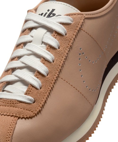 NIKE(ナイキ)の「NIKE W CORTEZ LT HQ1841-200(スニーカー・レディース・ブラウン・23.5cm/24cm/24.5cm)」の7枚目の写真